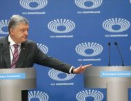 Президент Петро Порошенко шкодує, що кандидат Зеленський не з’явився на дебати і пропонує йому подискутувати в ефірі телеканалів