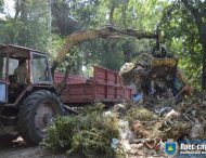 Комунальники Нікополя щоденно вивозять приблизно 100 кубічних метрів сміття