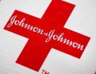 Johnson & Johnson обязали выплатить американцу $8 млрд за выросшую грудь