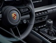 Механическая коробка на Porsche 911 стала опцией