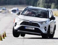 Toyota доработает RAV4 после критики со стороны журналистов