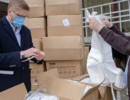 Медикам Днепропетровской области передали респираторы и костюмы с высокой степенью защиты